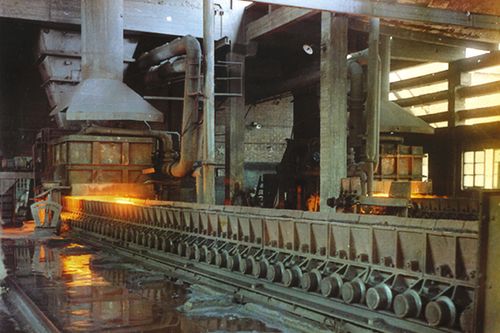 使用寿命长   带式烧结机一直是唐山冶金矿山机械厂主导产品之一,生产